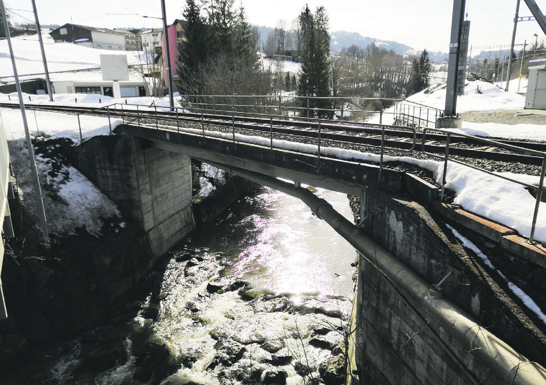 Südostbahn ersetzt in Biberbrugg  die 60-jährige Biberbrücke 1