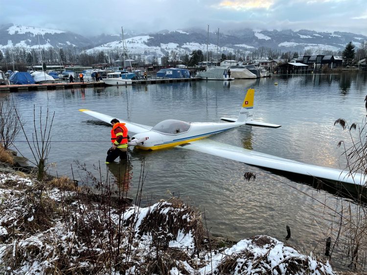 Wangen: Flugzeug beim Start in See gestürzt