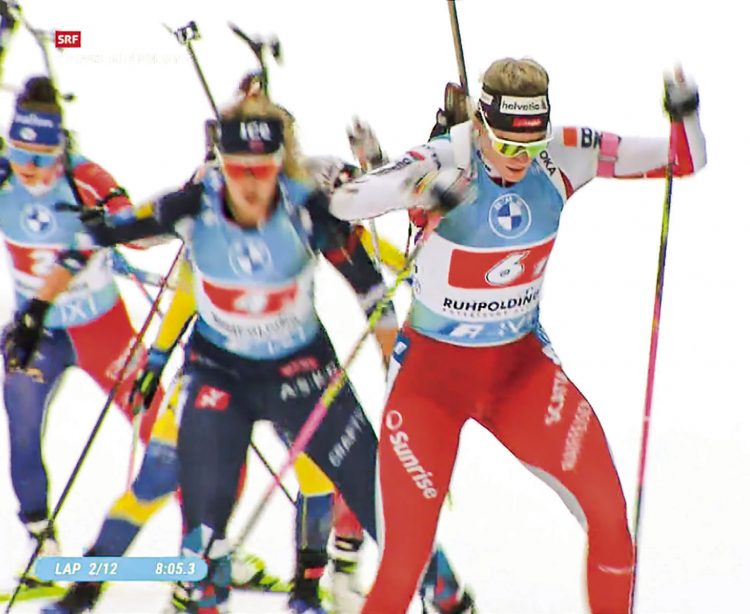 Amy Baserga als Startläuferin in der Staffel in Ruhpolding