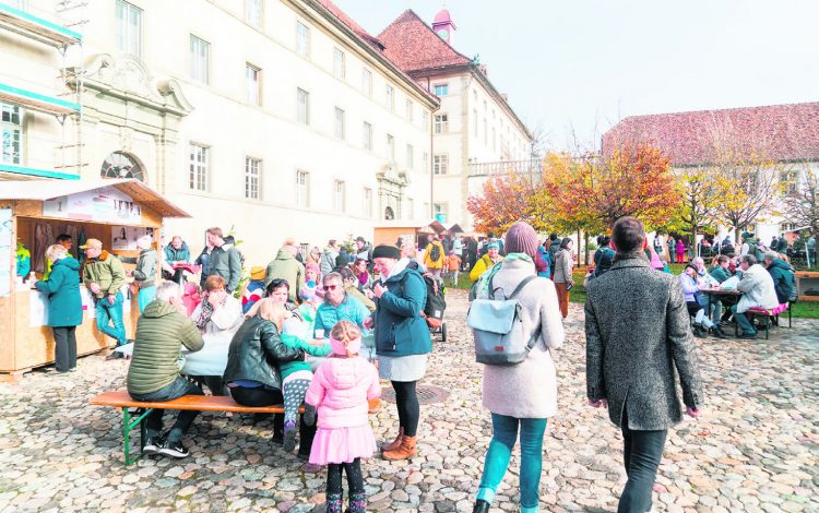 Einsiedeln Tourismus baut  Zusammenarbeit mit Bezirk aus