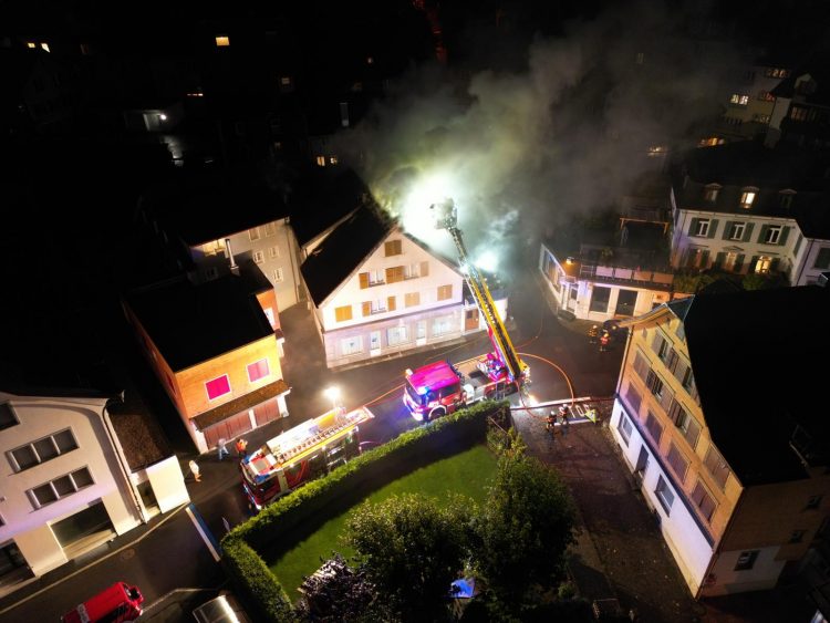 Brand in einem Haus an der Schwanenstrasse