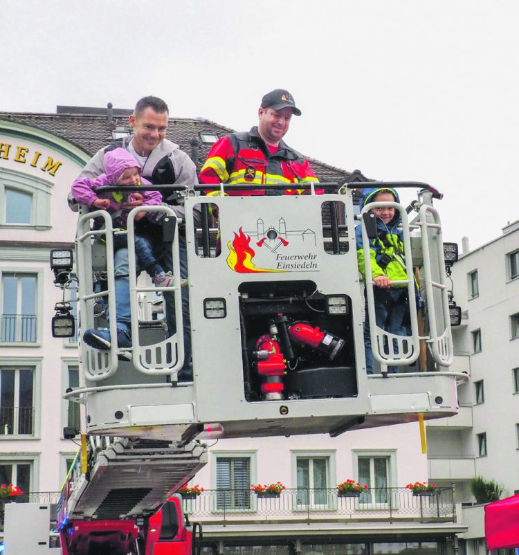 Kinderlachen trotz Regenschauern