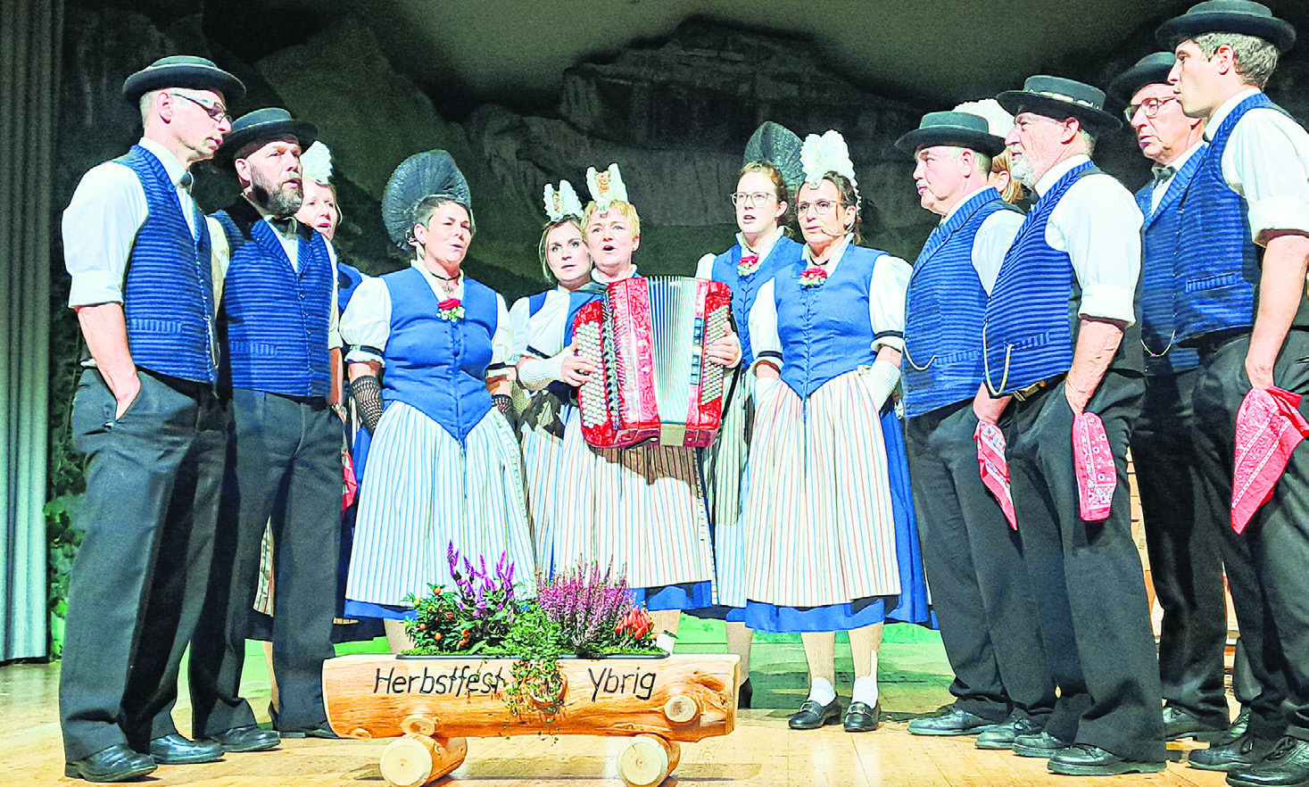 Unteriberg feiert Herbstfest mit Flachs, Jodel und Tanz