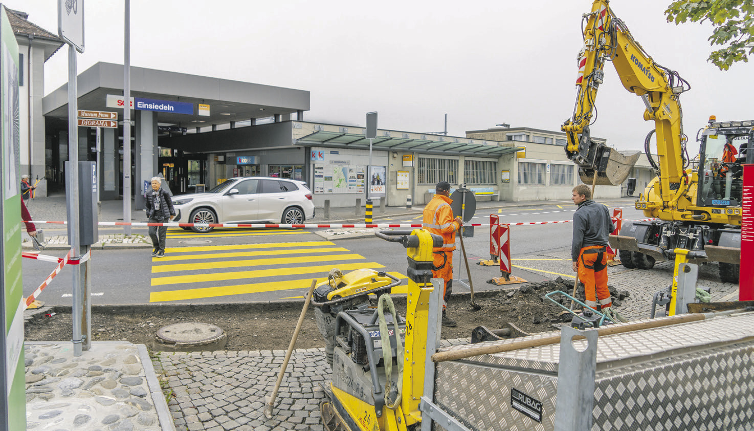 Sicherer Zugang zum Fussgängerstreifen –   Teer anstatt Pflästerung