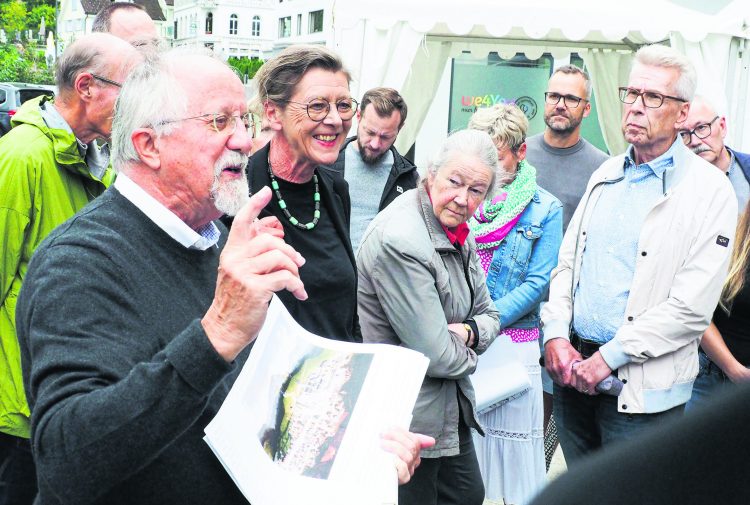 Das Dorf verstehn, das fast zur Stadt geworden wäre