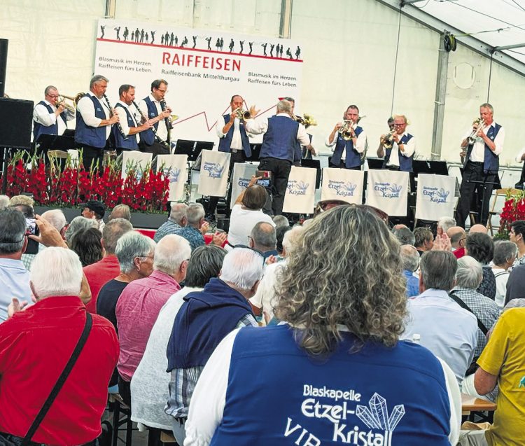 Blaskapelle Etzel-Kristall überzeugt am Schweizerischen Blaskapellentreffen