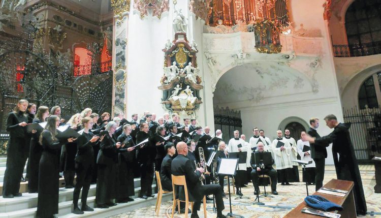 «Pater Theo, üben Sie lieber fleissig Orgel!»